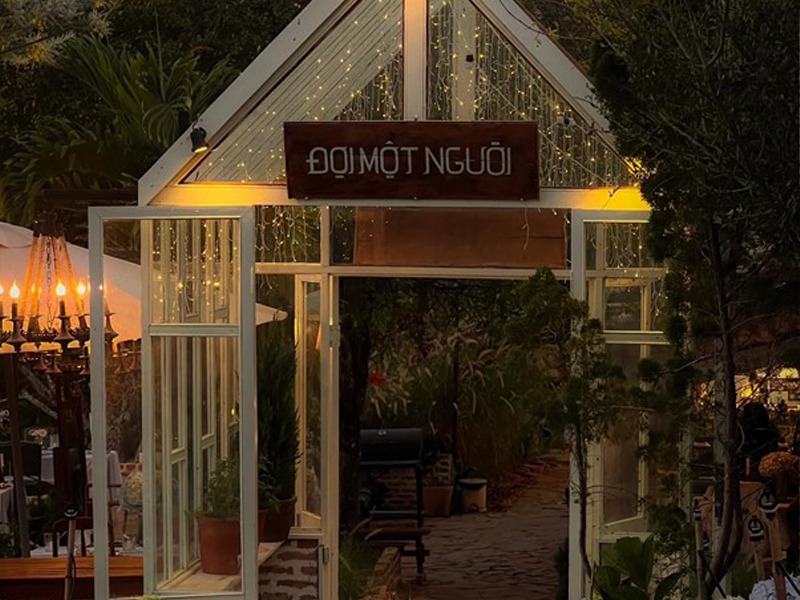 Đợi Một Người Cafe