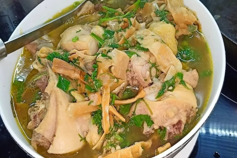 cách làm món gà nấu măng khô