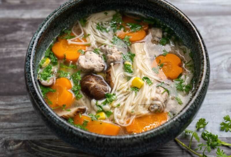 cách nấu món canh thịt bò cuộn nấm kim châm