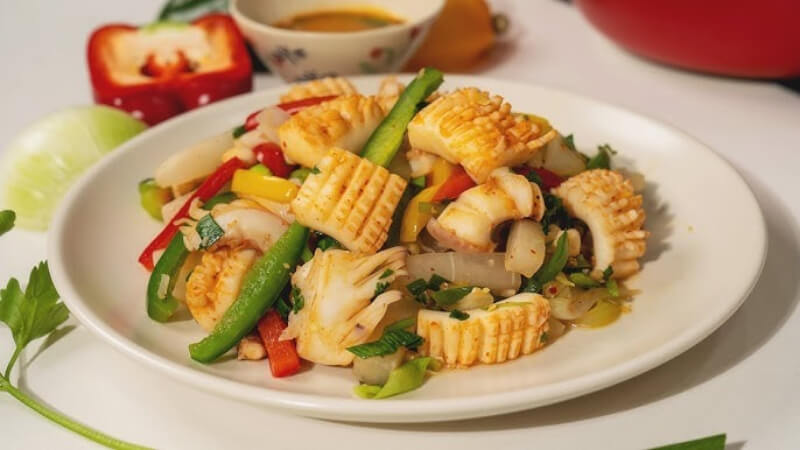 cách nấu món mực xào dưa leo