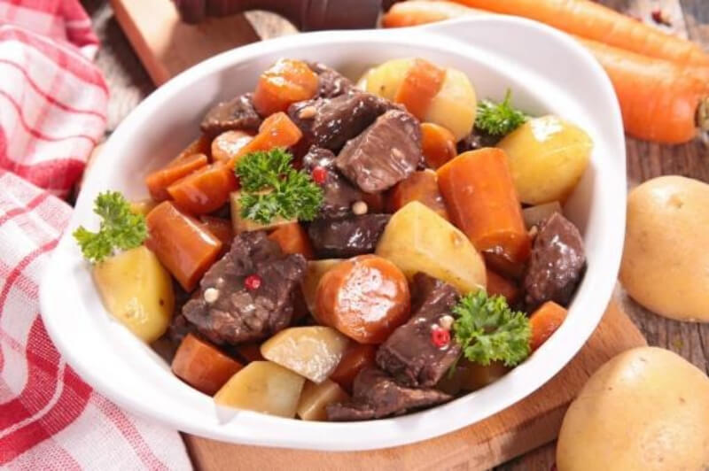 Cách nấu món thịt bò hầm khoai tây