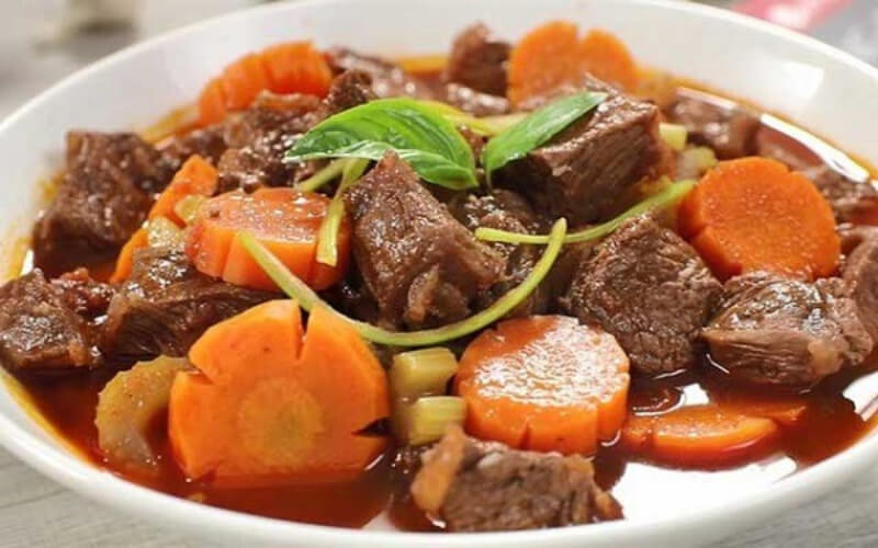 Cách nấu món thịt bò hầm khoai tây