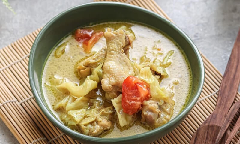 món gà nấu măng khô