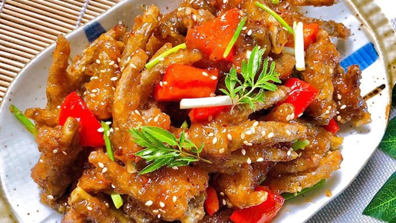 Cách làm chân gà chiên mắm tỏi ớt cay cay