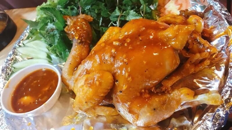 Gà hấp mắm nhĩ vàng ươm, chấm muối tiêu chanh hấp dẫn