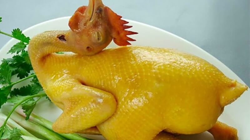 từng miếng gà hấp mía thấm vị đậm đà