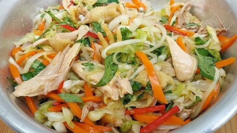 Gỏi gà rau răm xé phay, món ngon thanh mát ngày hè