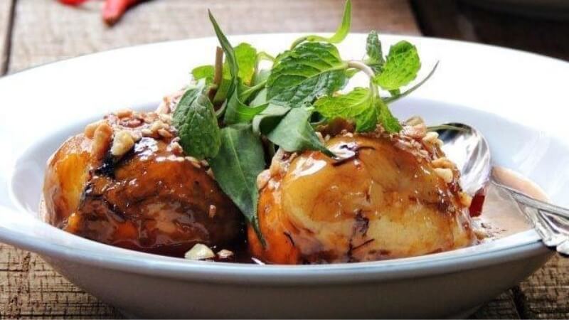 cách làm hột vịt lộn xào me